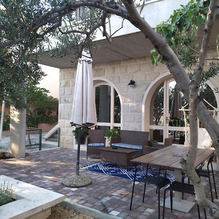 Holiday Home With Free Parking By The Beach Брела Екстериор снимка