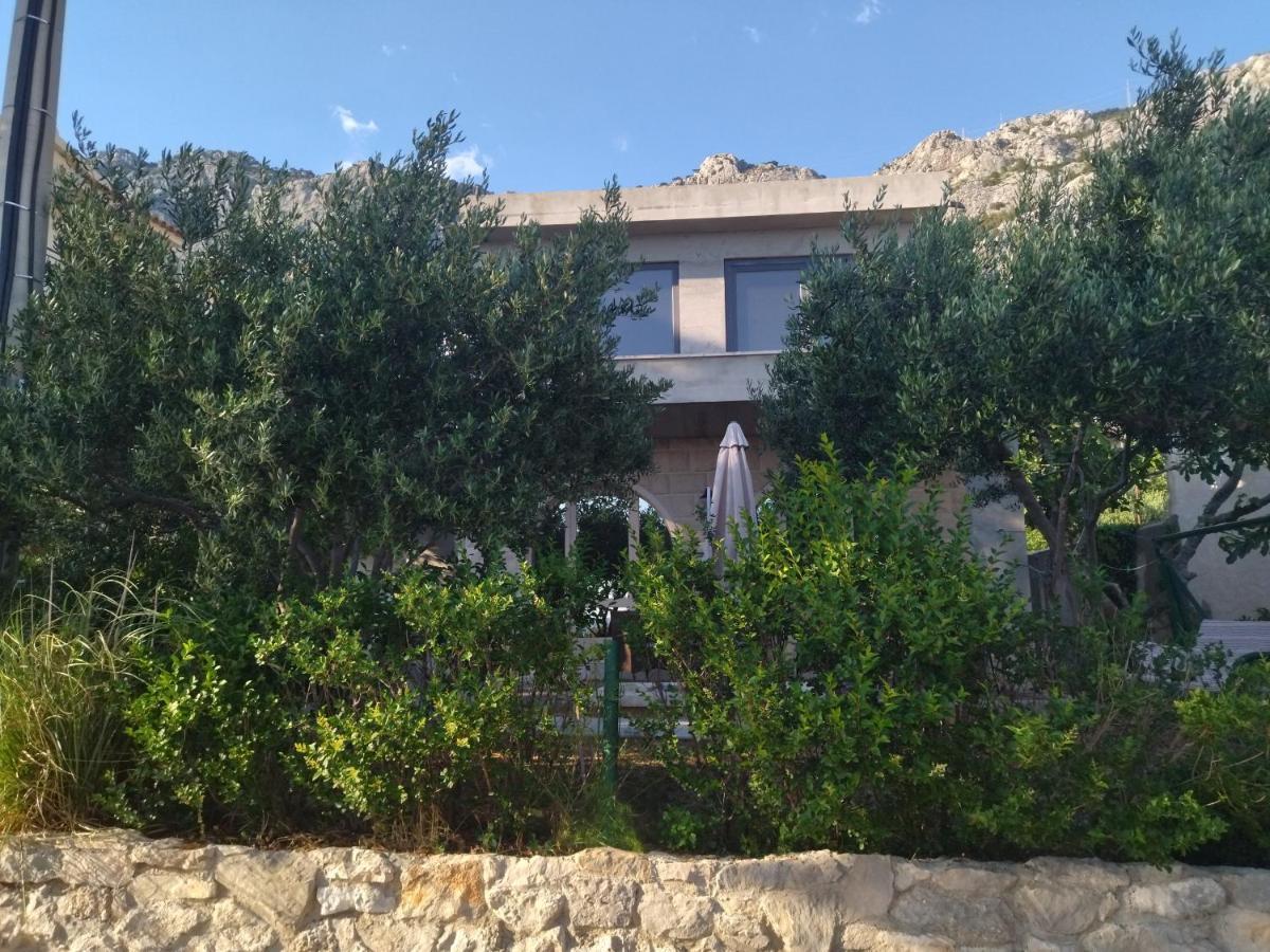 Holiday Home With Free Parking By The Beach Брела Екстериор снимка