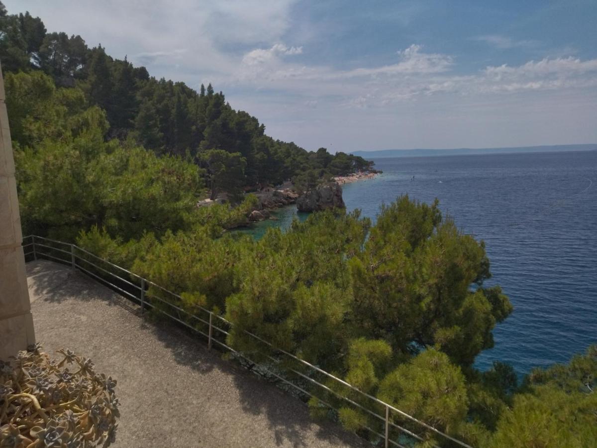Holiday Home With Free Parking By The Beach Брела Екстериор снимка