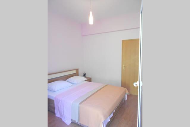 Holiday Home With Free Parking By The Beach Брела Стая снимка